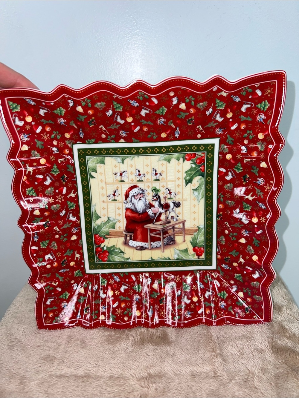 Villeroy & Boch Toy’s Fantasy Santa Workshop Square Christmas Bowl 9.25”